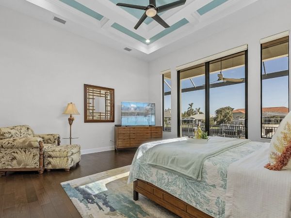 Luxurious Waterfront Retreat - 4 Bedroom Vacation Rental in Cape Coral